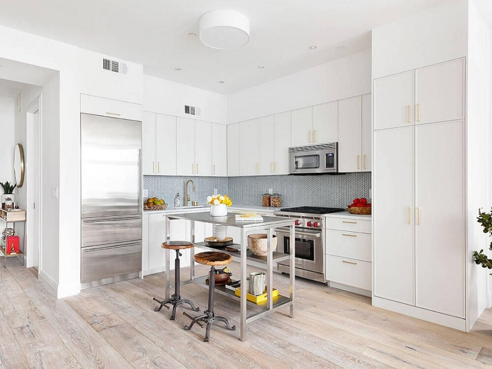 Đảo bếp nhỏ gọn nhưng đầy đủ tiện nghi và công năng, phù hợp với gia đình trẻ