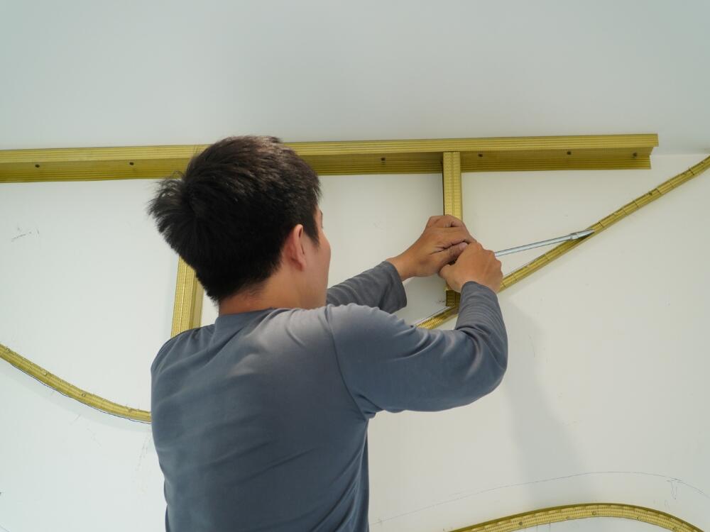 Đội ngũ thi công FHome.sg làm việc tỉ mỉ tại công trình đảm bảo chất lượng và tiến độ từng hạng mục