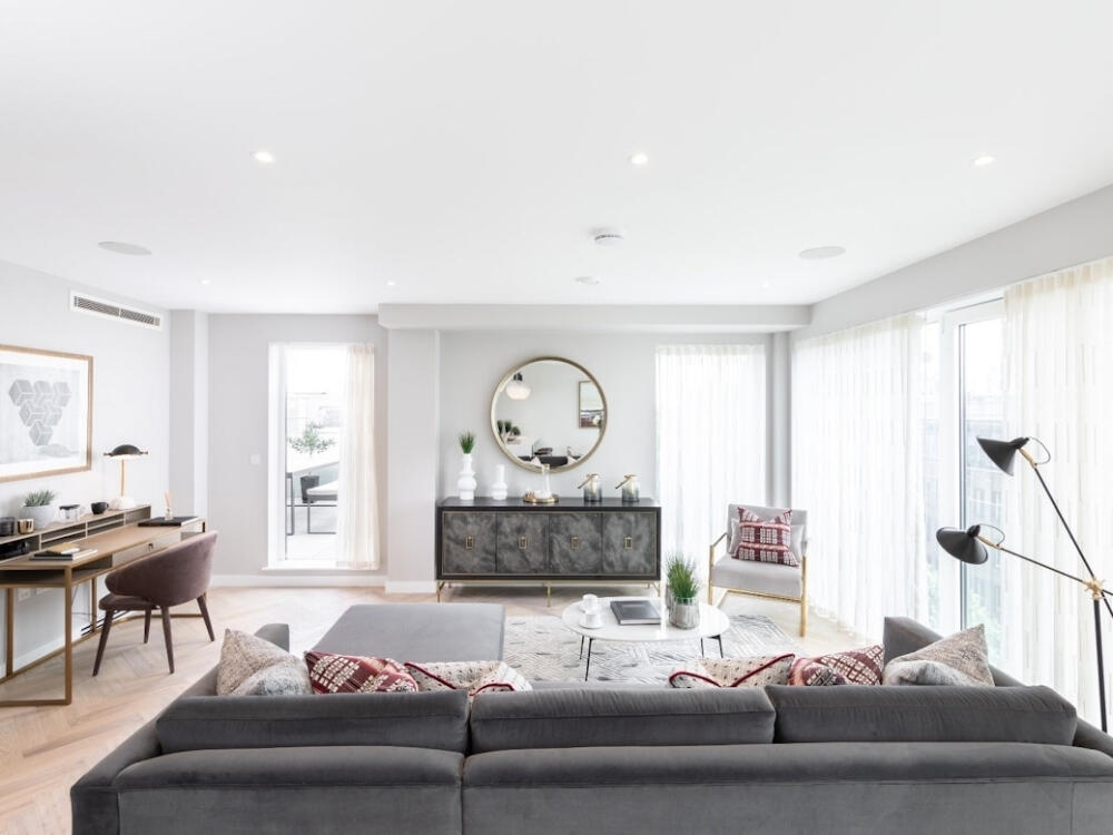 Không gian Đương đại sang trọng với bề mặt kính và thép không gỉ phản chiếu ánh sáng tinh tế