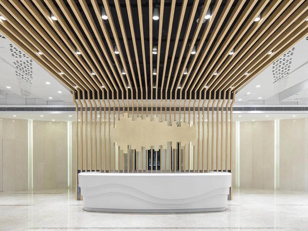 Khu vực lễ tân thoải mái trang nhã với quầy đón tiếp tạo ấn tượng đầu tiên tuyệt vời