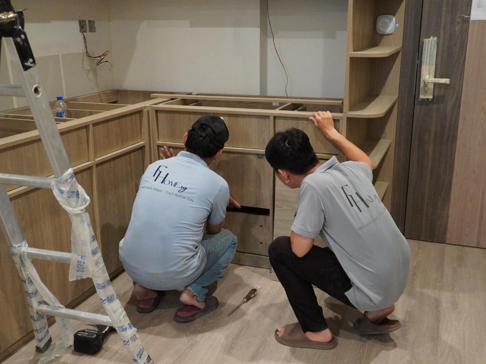 Kỹ sư FHome.sg theo dõi chặt chẽ tiến độ và kỹ thuật thi công tại công trình