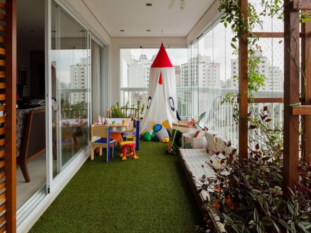 Lưới bảo vệ và sàn chống trơn mang lại sự yên tâm cho gia đình có con nhỏ