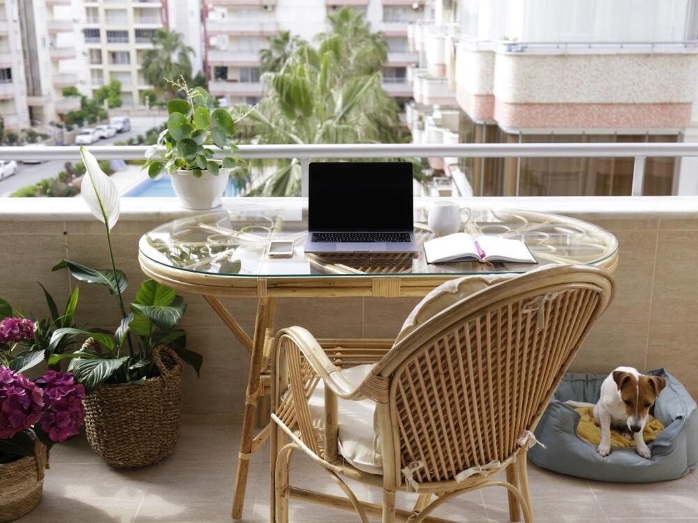 Mái che và ổ điện an toàn đảm bảo sự tiện nghi và bền vững cho khu vực làm việc