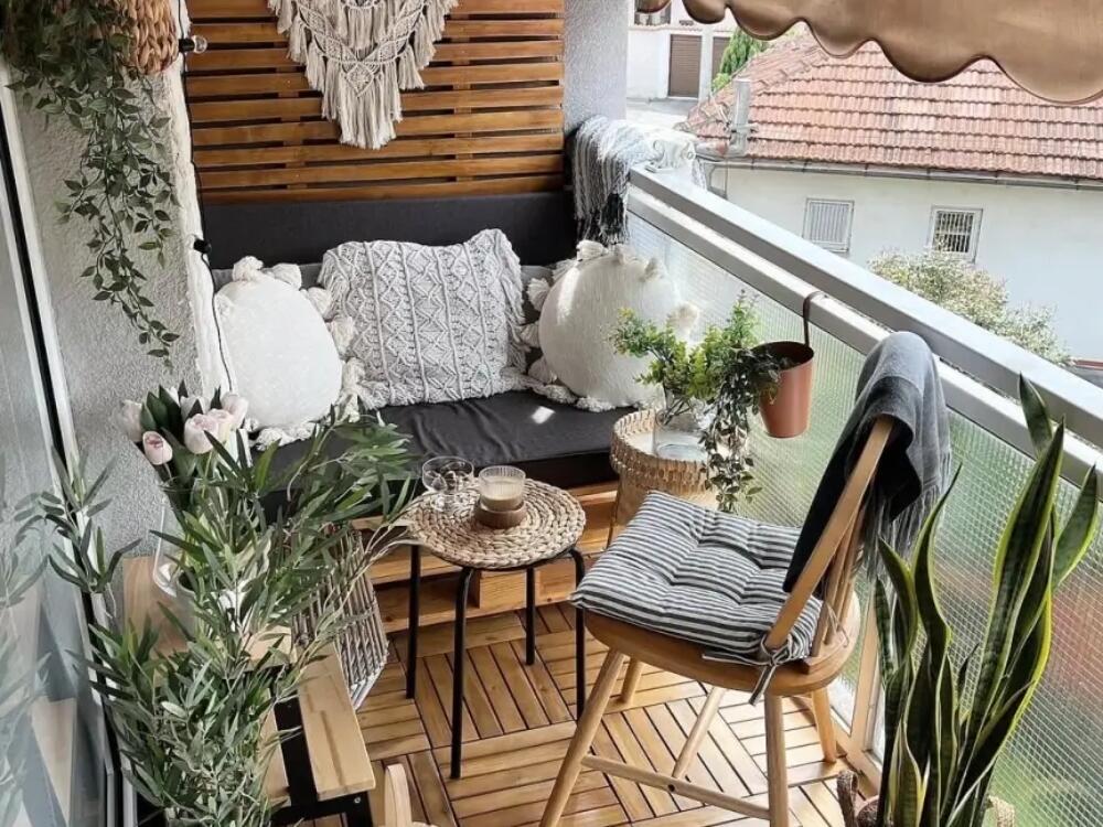 Nội thất thanh mảnh và vật liệu trong suốt tạo cảm giác nhẹ nhàng cho không gian