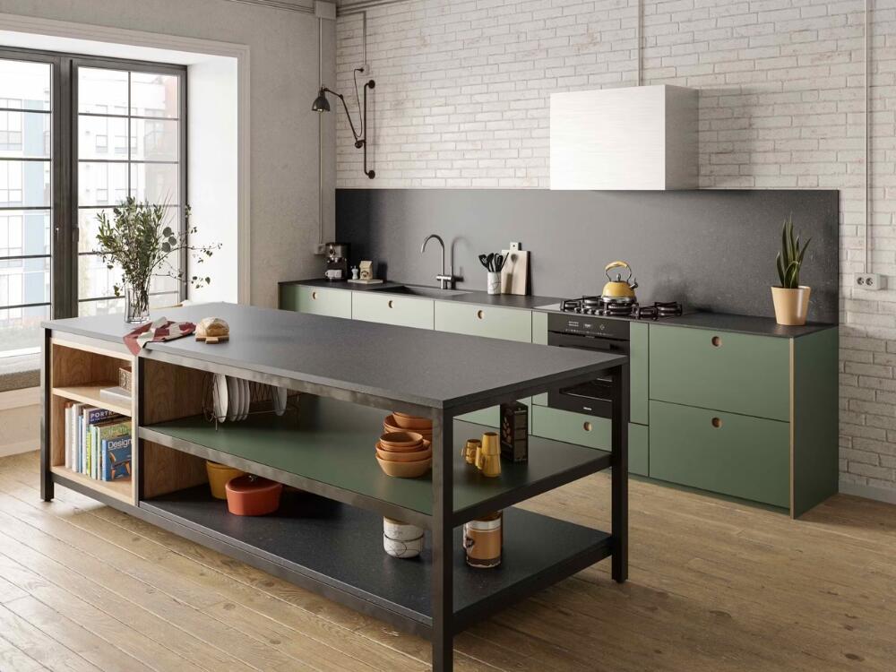 Phòng bếp hiện đại với vách kính trong suốt giúp ánh sáng lan tỏa và tôn lên vật liệu thô mộc