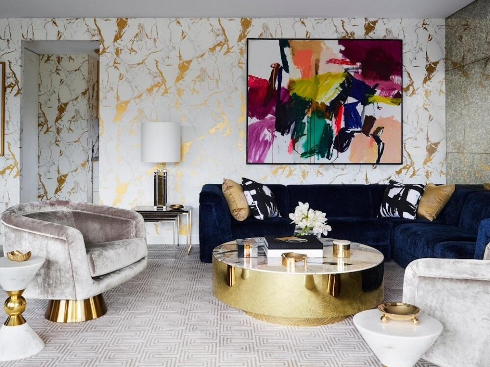 Phòng khách Đương đại ấn tượng với sự kết hợp giữa tường bê tông thô và kính bóng tạo chiều sâu tinh tế