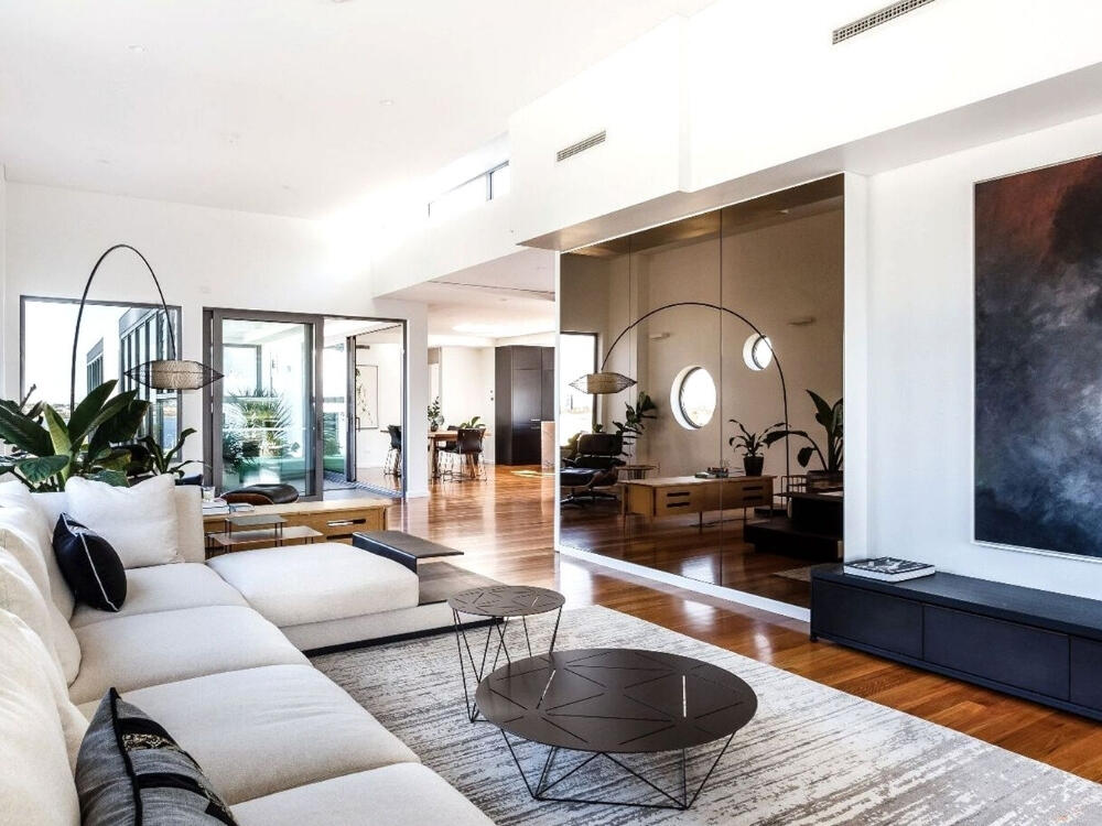 Phòng khách Đương đại thanh lịch thể hiện gu thẩm mỹ hiện đại và cảm giác sang trọng nhẹ nhàng