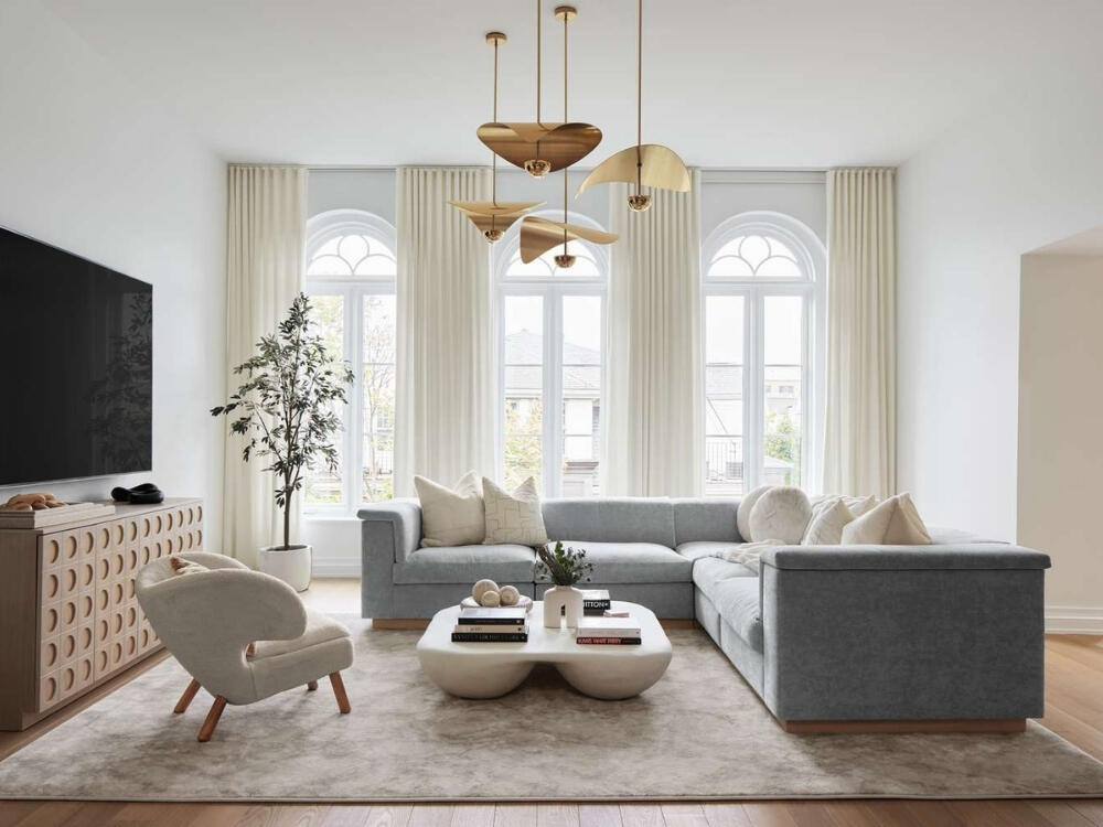 Phòng khách Đương đại tinh tế với đường nét thẳng mạch lạc và bề mặt phẳng nhẵn hiện đại