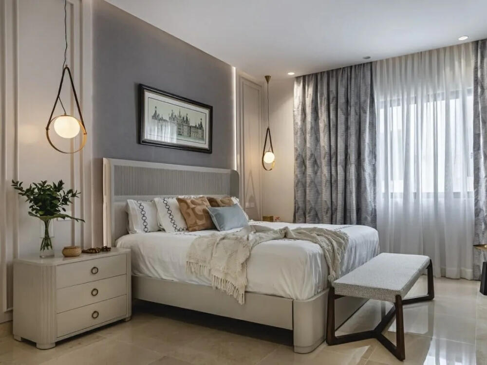 Phòng ngủ Đương đại ngăn nắp thư thái mang lại cảm giác cân bằng và thoải mái tuyệt đối