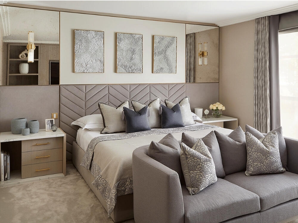Phòng ngủ Đương đại yên bình với tông be và xám nhẹ mang lại sự thư giãn trang nhã