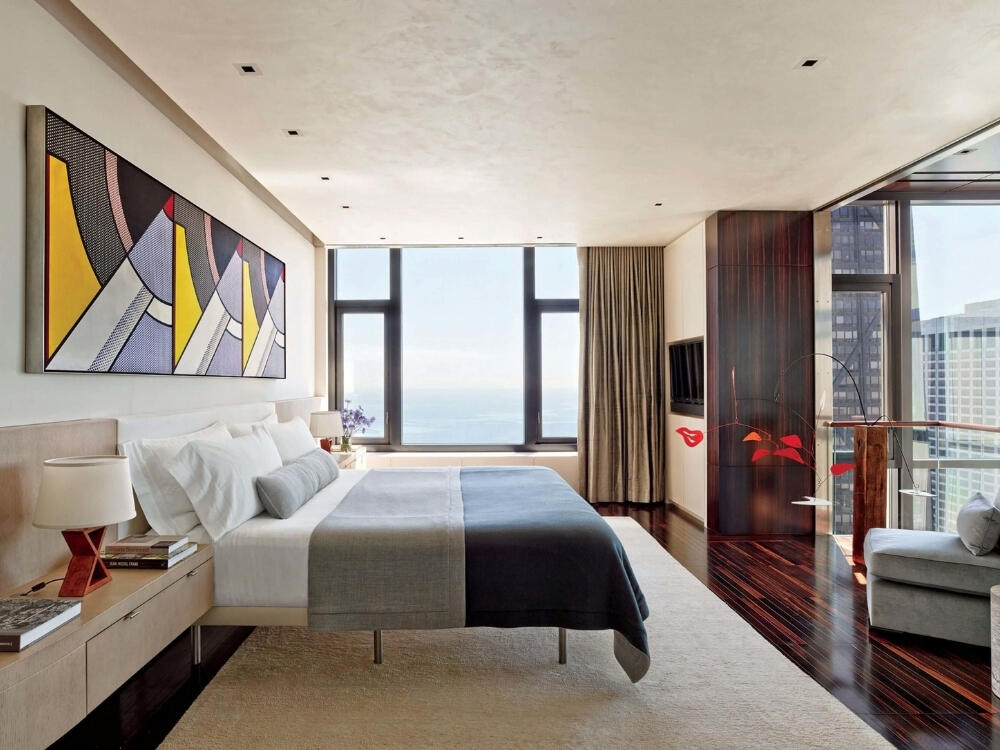 Phòng ngủ Đương đại yên tĩnh với bảng màu trung tính và nội thất gọn gàng tinh giản