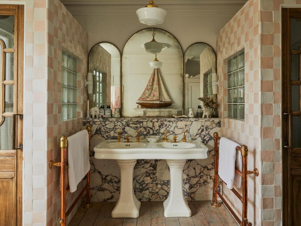 Phòng vệ sinh vintage hoài cổ nhẹ nhàng mang vẻ đẹp thanh lịch vượt thời gian