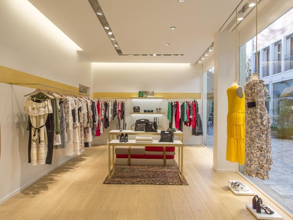 Showroom sắp xếp sản phẩm theo quy tắc số 3 cân bằng hài hòa và giàu tính thẩm mỹ