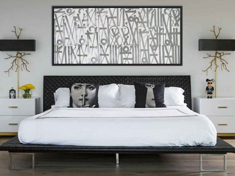 Thiết kế Đương đại sử dụng kim loại và kính tạo vẻ sạch sẽ hiện đại và tràn đầy năng lượng