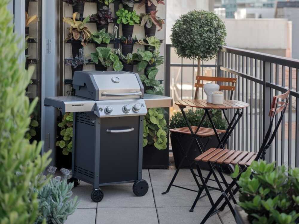 Thiết kế quầy bar ngoài trời tạo điểm nhấn ấn tượng và nâng tầm giá trị căn hộ