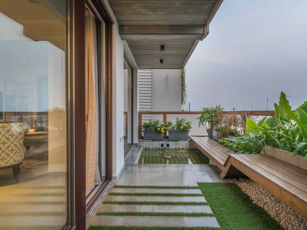 Tiểu cảnh nước mang yếu tố thiên nhiên vào ban công, tạo cảm giác thư thái và trong lành