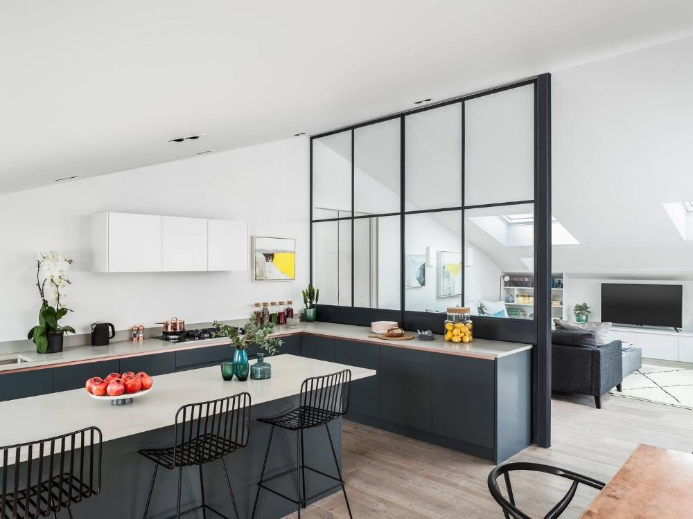 Vách ngăn hiện đại bền bỉ với nhôm hệ slim cách âm ngăn mùi hiệu quả