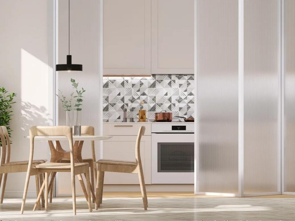 Vách ngăn mở thoáng với kính cường lực tạo không gian sáng tràn