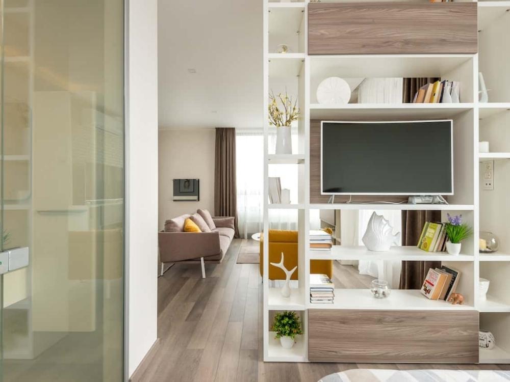 Vách ngăn thông minh tạo sự đồng bộ giữa phòng khách và bếp