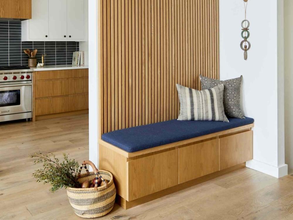 Vách ngăn tinh gọn chi phí hợp lý kết hợp kệ trang trí đầy thẩm mỹ