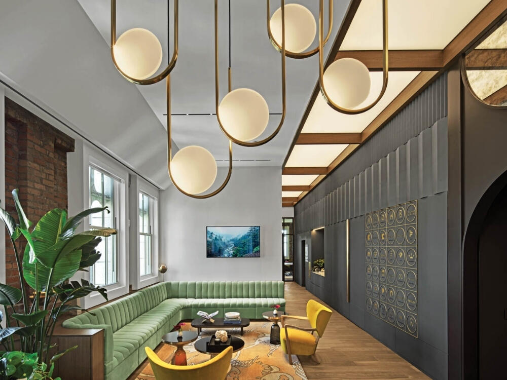 Văn phòng Art Deco ấn tượng uy nghiêm kết hợp vật liệu cao cấp như đá cẩm thạch và kim loại mạ vàng