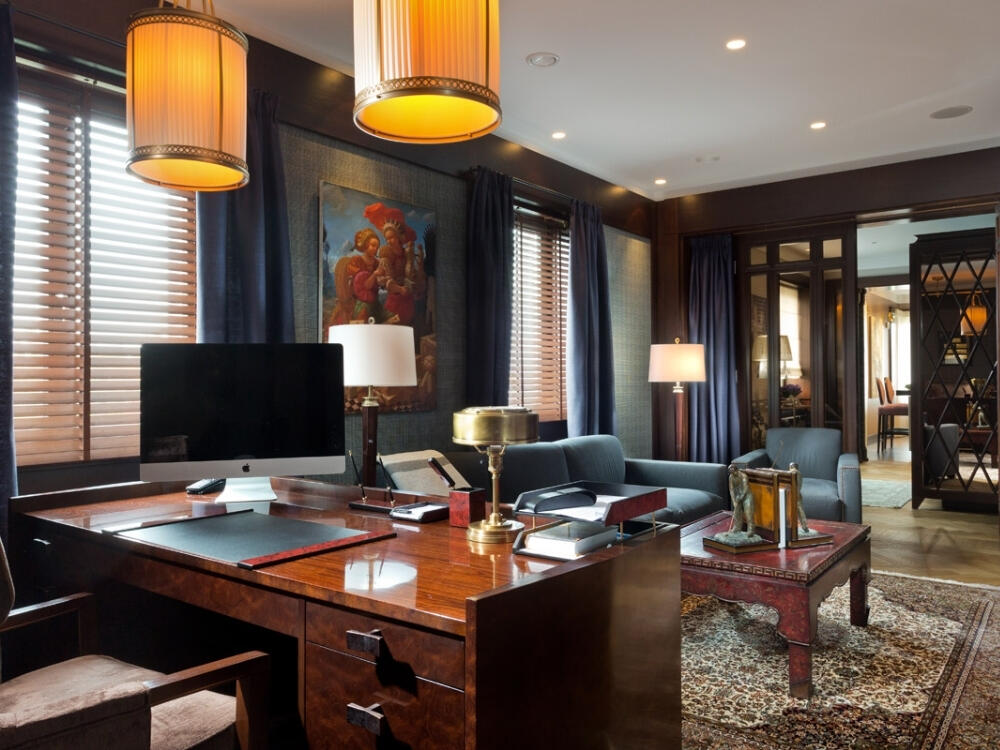 Văn phòng Art Deco đẳng cấp với tông màu đậm tương phản thể hiện sự thịnh vượng và quyền lực