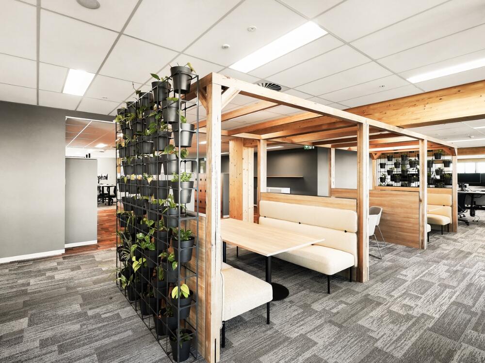 Văn phòng không gian mở linh hoạt với bàn module và các khu chức năng bố trí khoa học