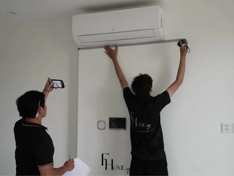 Đội ngũ FHome Sài Gòn khảo sát và đo đạc thực tế căn hộ trước khi triển khai nội thất phong cách Nhật Bản