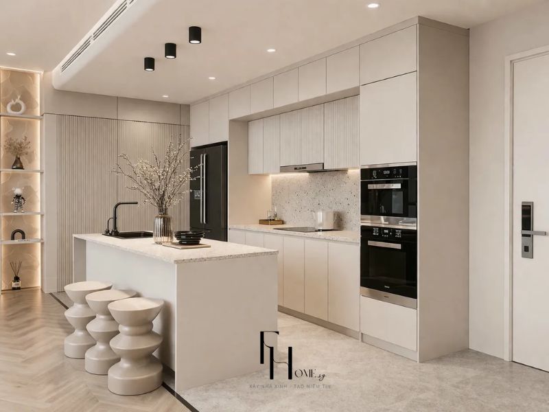 Phòng bếp phong cách Tối giản tủ bếp be cánh lam dọc, đảo bếp mặt đá terrazzo và ghế đôn tròn be trong thiết kế nội thất căn hộ 90m2