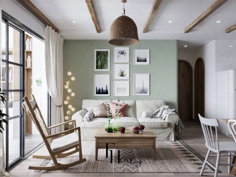 Phòng khách Retro tường xanh xô thơm, sofa vải trắng ngà và cửa vòm gỗ nâu đậm làm điểm nhấn kiến trúc