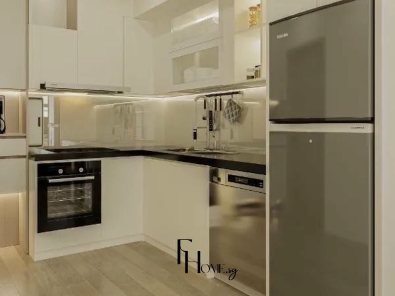 Dự án thiết kế nội thất phòng bếp chung cư 70m2 tại Vinhomes Grand Park phòng bếp góc chữ L tủ trắng mặt bếp đen, lò nướng âm tủ, kính ốp bếp trắng