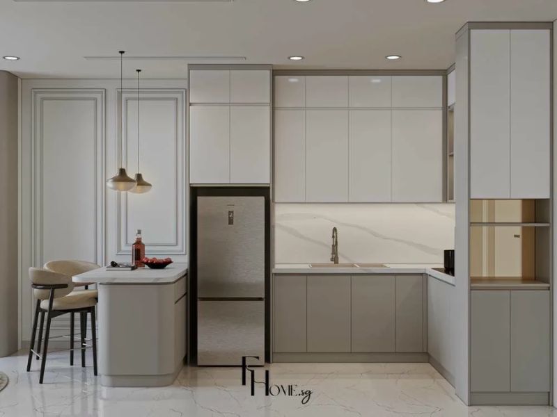 Giải pháp lưu trữ thông minh chung cư 70m2 tủ bếp chữ L xám nhạt kịch trần, tủ trắng phía trên tối đa chiều cao, bàn đảo marble quầy bar, sàn gạch marble trắng
