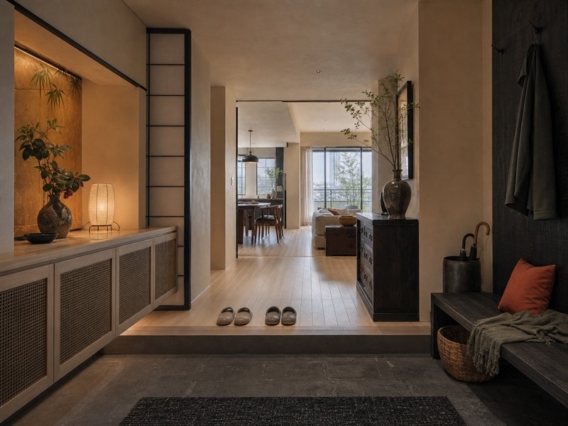Lối vào Genkan chung cư 70m² phong cách Nhật Bản