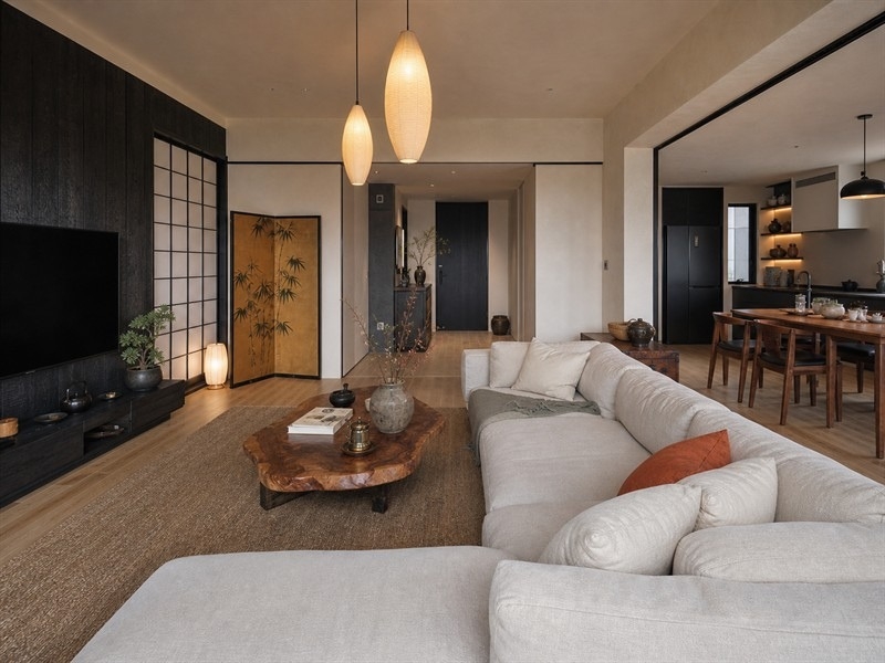 Phòng khách chung cư 70m² phong cách Nhật Bản trầm ấm, gần gũi