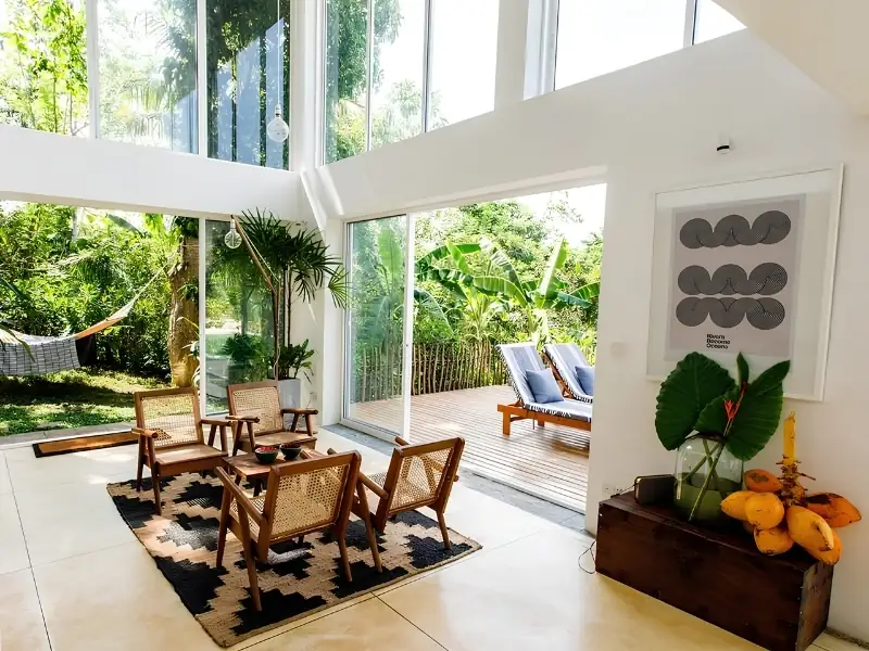 Thiết kế nội thất phong cách Tropical ưu tiên ánh sáng tự nhiên và không gian mở