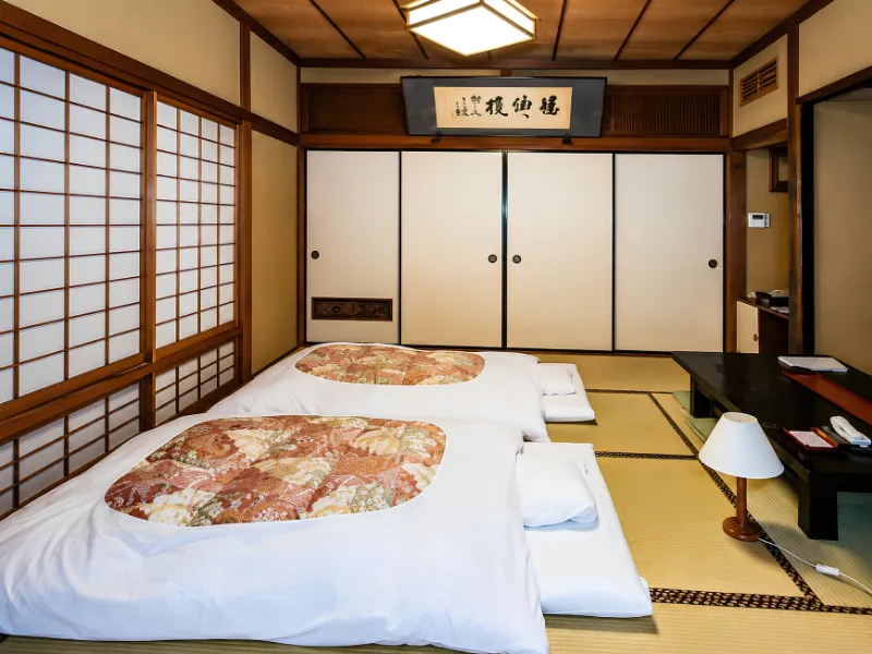 Thiết kế phòng ngủ kiểu Nhật truyền thống với hai nệm Futon