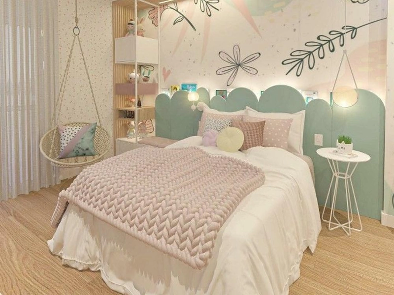 Phòng ngủ bé gái rộng rãi theo phong cách công chúa, có thêm góc đọc sách và khu vực vui chơi thoải mái