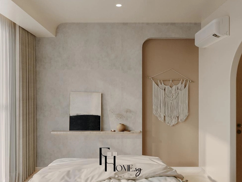 Phòng ngủ tường xám nhạt với mảng vòm màu nâu đất, tấm macrame treo và tranh trắng đen
